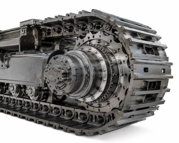 Excavator final drive assembly installed in a tracked undercarriage