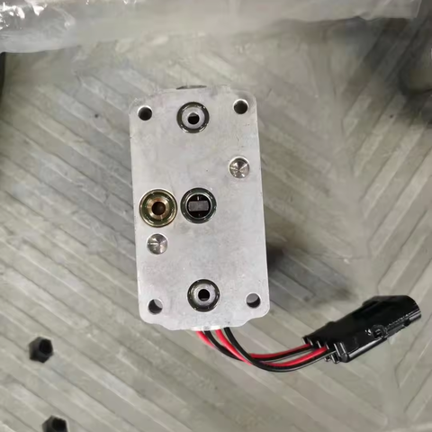 MCV105C3022 / MCV108C3011 Hydraulic Pilot Valve