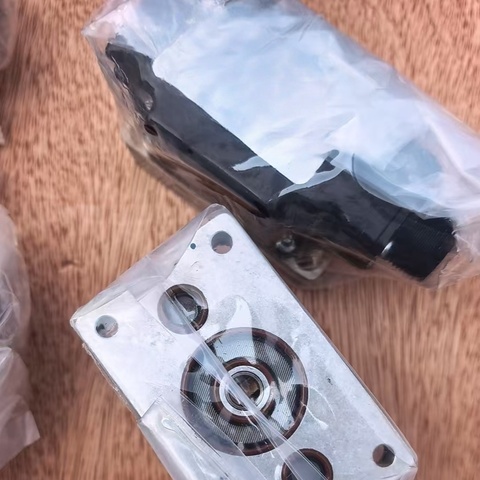 MCV116G4201 / MCV116A3101 Hydraulic Control Valve