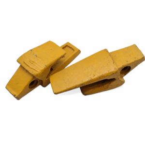 R210 R220 Engine Excavator Parts Bucket Adaptor With Tooth Bucket Teeth E161-3017 E1613017