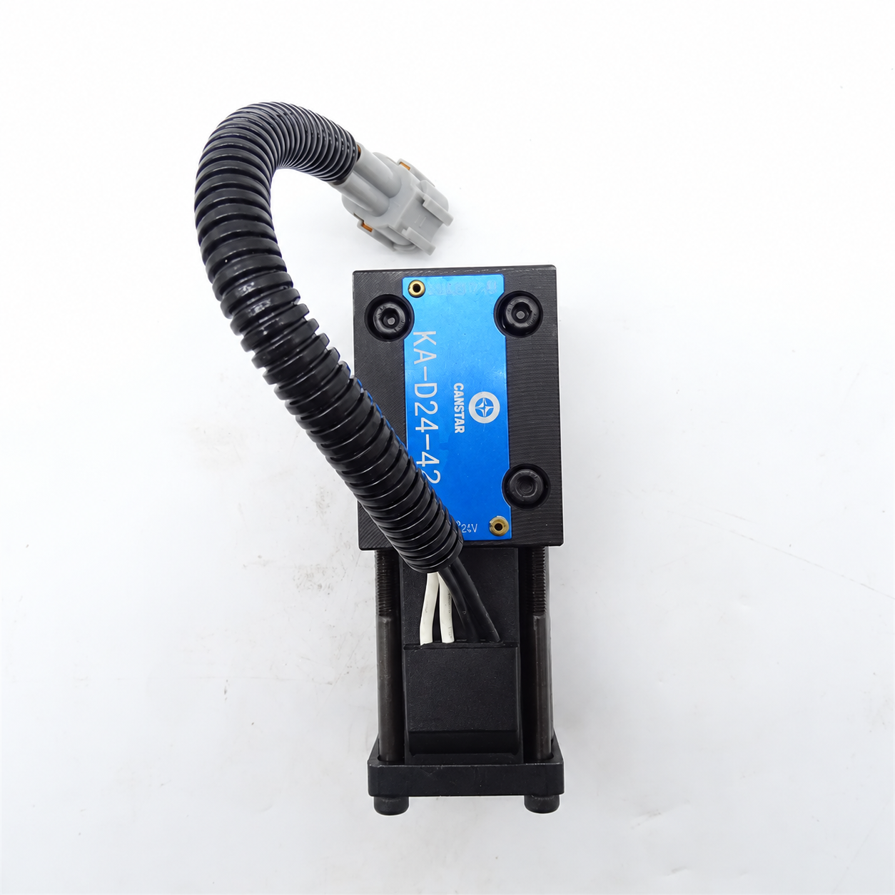 DDSG013C4D24V150 3EC-15-38710 Solenoid Valve 24V Hydraulic Valve for Mitsubishi